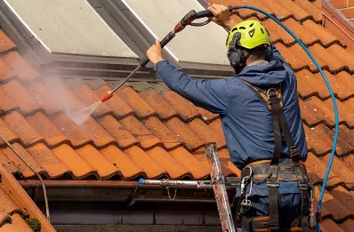 Démoussage et hydrofuge de toiture à Russ
